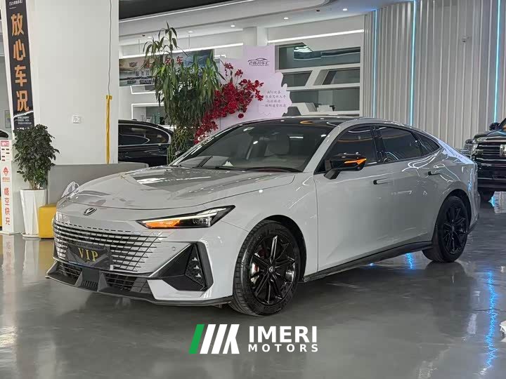 Changan UNI-V 1.5T Prestige Edition - автомобиль из Китая