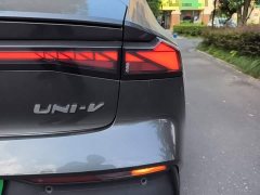 Changan UNI-V 1.5T premium - фото 8