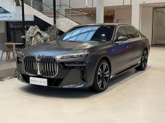 BMW 7 740Li Deluxe Version M - фото 1