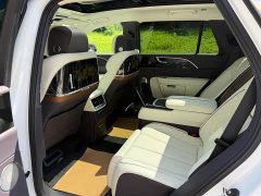 Hongqi E-HS9 660km flag collar version four seats - фото 4