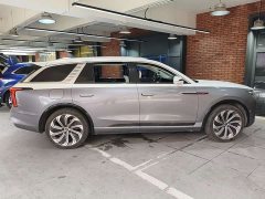 Hongqi E-HS9 660km flag collar version four seats - фото 5