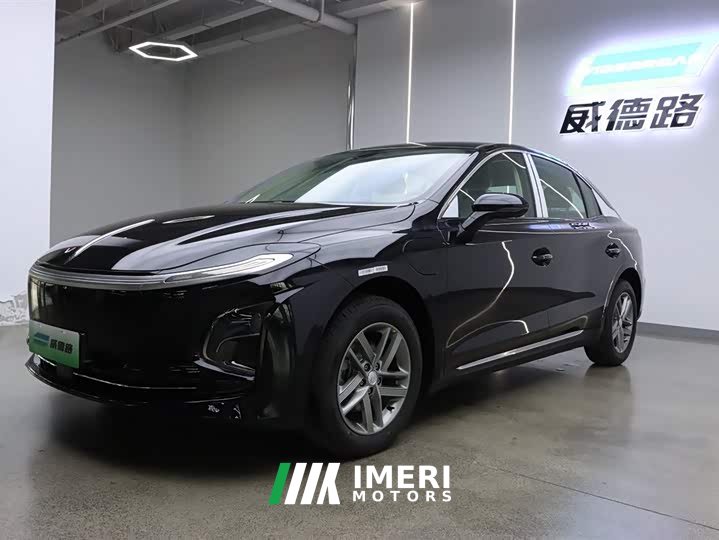 Hongqi E-QM5 2025 500km travel version - автомобиль из Китая