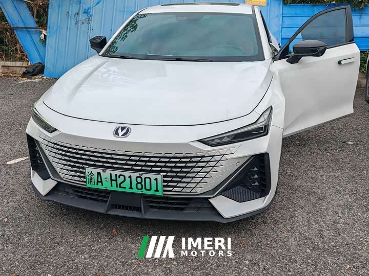 Changan UNI-V Smart iDD Smart iDD 1.5T 113km smart cool - автомобиль из Китая