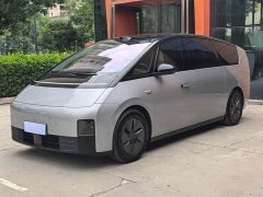 Li Auto Ideal MEGA Home Family Special Edition - фото 1