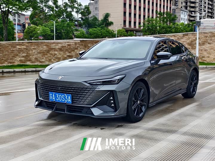 Changan UNI-V 1.5T Smart Pilot Edition - автомобиль из Китая