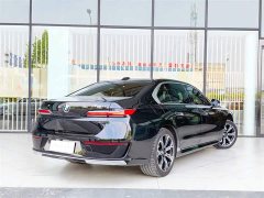 BMW 7 Series 2023 735Li Luxury Line - фото 19