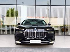 BMW 7 Series 2023 735Li Luxury Line - фото 2