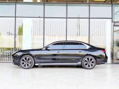 BMW 7 Series 2023 735Li Luxury Line - фото 5