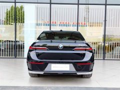 BMW 7 Series 2023 735Li Luxury Line - фото 6