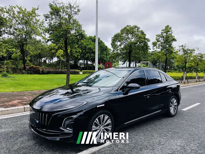 Hongqi E-QM5 560km PLUS - автомобиль из Китая