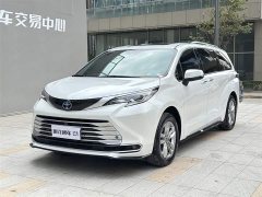 Toyota SIENNA 2021 2.5L Hybrid Platinum Edition - фото 4