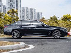 BMW 5 Series 530Li leading M sports package - фото 4