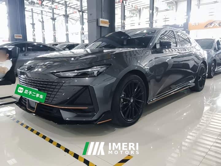 Changan UNI-V 2022 1.5T Sport - автомобиль из Китая