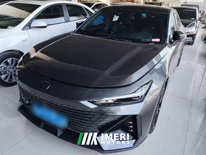 Changan UNI-V 2023 1.5T Prestige Edition - автомобиль из Китая