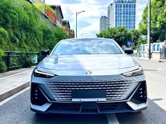 Changan UNI-V 1.5T premium - фото 2