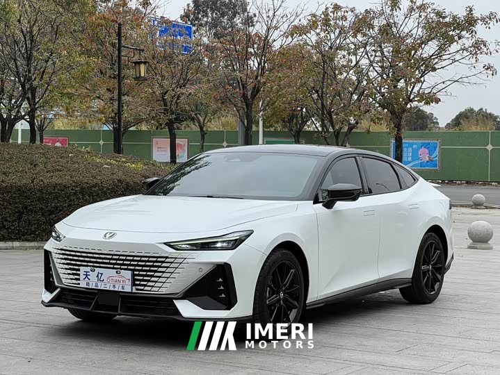 Changan UNI-V 2023 1.5T premium - автомобиль из Китая