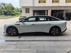 Hongqi EH7 2024 640 Pro four-wheel drive version - фото 2