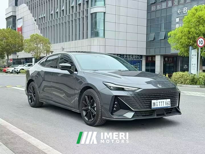 Changan UNI-V 1.5T high-energy version - автомобиль из Китая