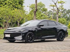 Changan UNI-V 1.5T premium - фото 1