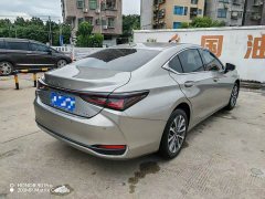 Lexus ES 200 Premium Edition - фото 8