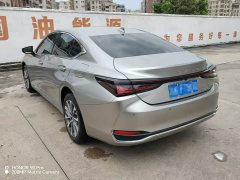 Lexus ES 200 Premium Edition - фото 9
