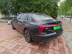 Hongqi H5 PHEV 170 Ultra Hybrid Edition - фото 5