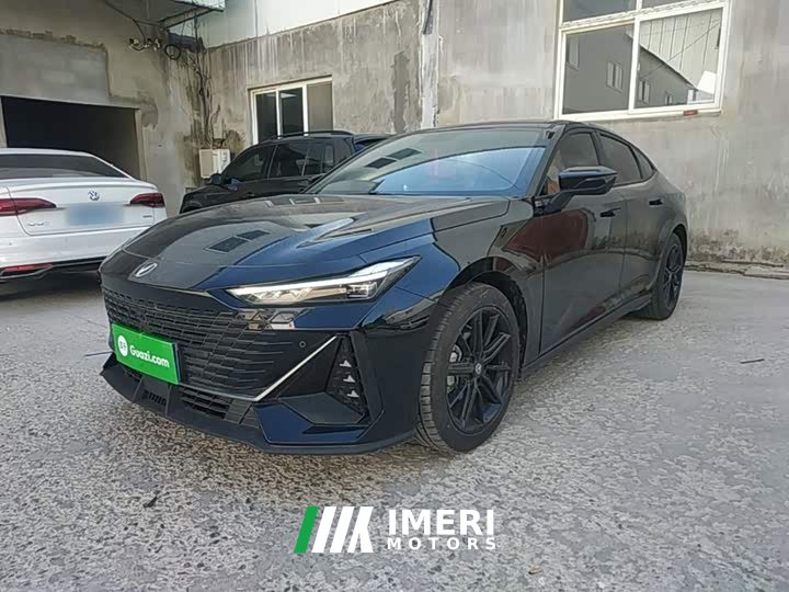 Changan UNI-V 1.5T Excellent Type - автомобиль из Китая