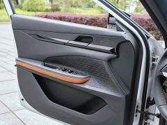 Changan UNI-V 1.5T premium - фото 2