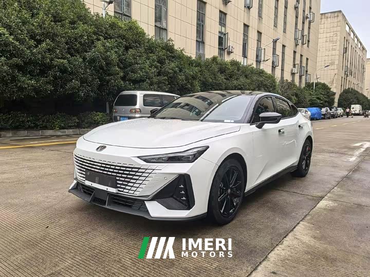 Changan UNI-V 1.5T Smart Pilot Edition - автомобиль из Китая