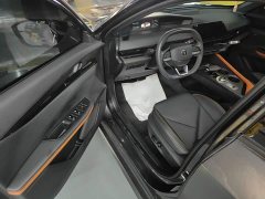 Changan UNI-V iDD 1.5T 113km Zhiqu Edition - фото 16