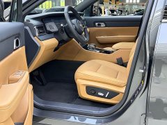 Li Auto ONE Extended-Range 6-Seater - фото 4