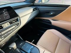 Lexus ES 200 Excellence Edition - фото 2