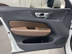 Volvo XC60 B5 AWDLuxury Edition - фото 5