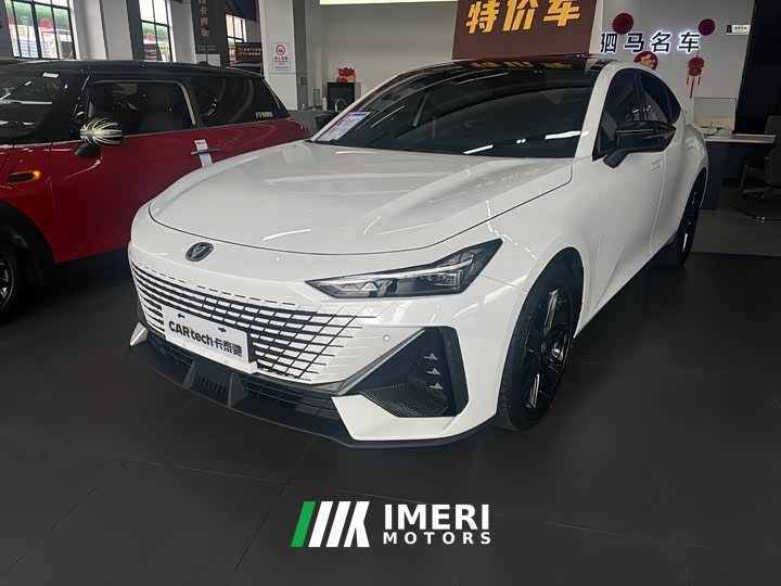 Changan UNI-V 2024 1.5T high-energy version - автомобиль из Китая