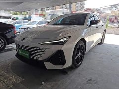 Changan UNI-V 1.5T premium - фото 2
