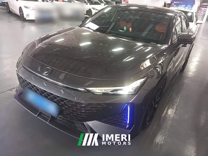 Changan UNI-V 1.5T smart pilot - автомобиль из Китая