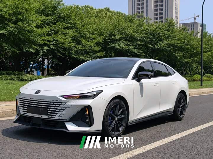Changan UNI-V 1.5T smart pilot - автомобиль из Китая