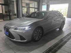 Lexus ES 300h Premium Edition - фото 1