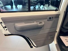 Toyota Land Cruiser (Imported) 4.0L Manual - фото 12