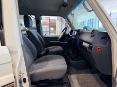 Toyota Land Cruiser (Imported) 4.0L Manual - фото 18