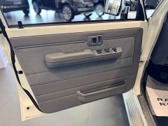 Toyota Land Cruiser (Imported) 4.0L Manual - фото 5