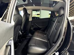 Tesla Model Y standard range rear-wheel drive version - фото 12