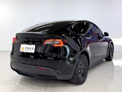 Tesla Model Y standard range rear-wheel drive version - фото 3