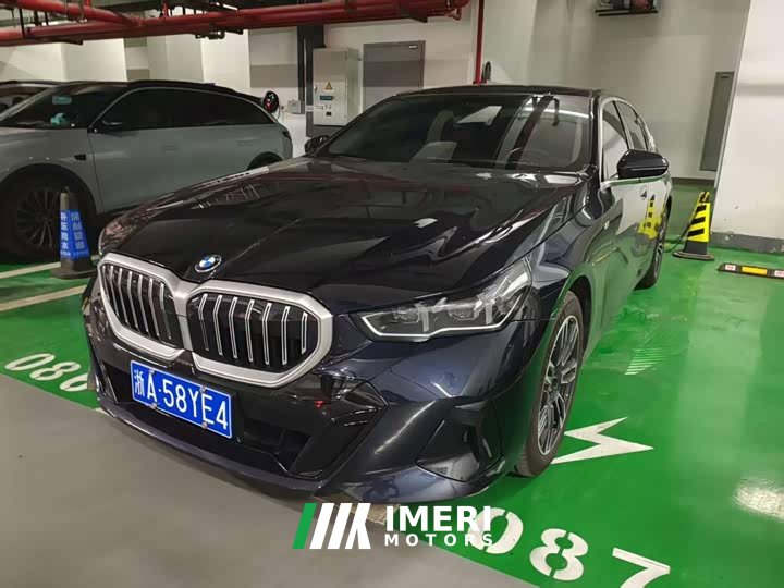 BMW 5 Series 530Li Leading M Sports Package - автомобиль из Китая