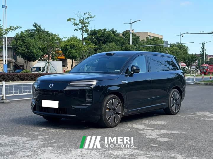 Denza N8L flagship - автомобиль из Китая