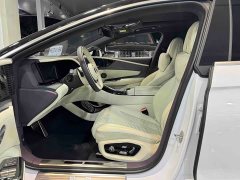 Yangwang Looking up at U7 PHEV five-seater luxury version - фото 12