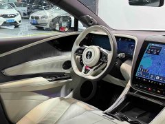 Yangwang Looking up at U7 PHEV five-seater luxury version - фото 7