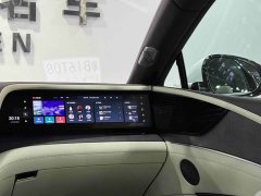 Yangwang Looking up at U7 PHEV five-seater luxury version - фото 9