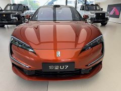 Yangwang Looking up at U7 PHEV five-seater luxury version - фото 3