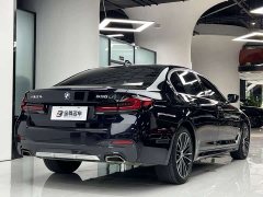 BMW 5 Series 530Li leading M sports package - фото 11